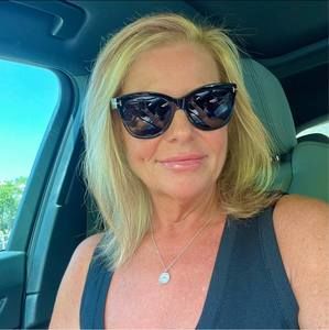 Meet your Posher, Carrie